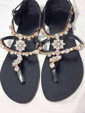 MACKIN J Crystal Rhinestone FlowerWomen's Black Jeweled T-Strap Sandals Size 8.5